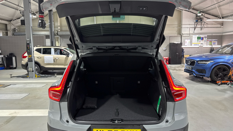 Volvo XC40 2.0 B3P Plus Dark 5dr Auto Petrol Estate